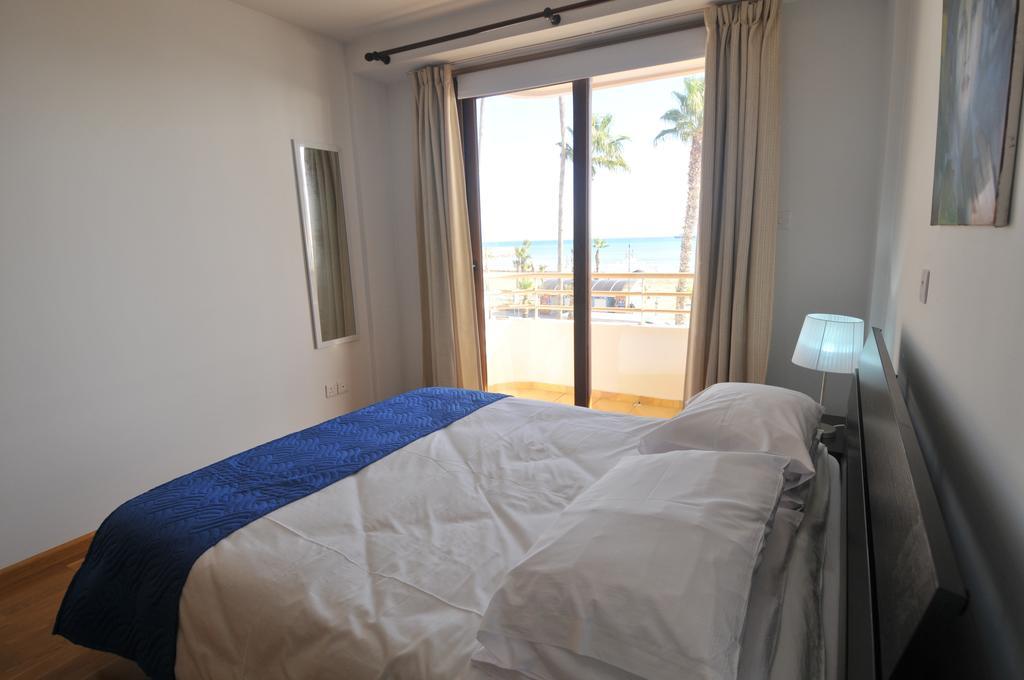 Ithaki Phinikoudes Apartment No. 102 Larnaca Oda fotoğraf